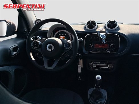 Used 2016 smart fortwo pure image 21