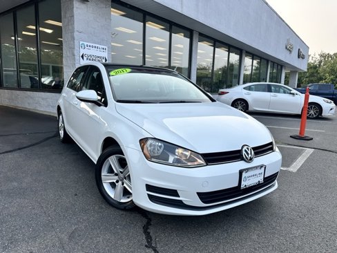 Used 2017 Volkswagen Golf Wolfsburg Edition image 3