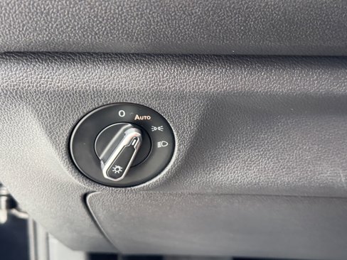 Used 2022 Volkswagen Jetta SE w/ Panoramic Sunroof Package image 29