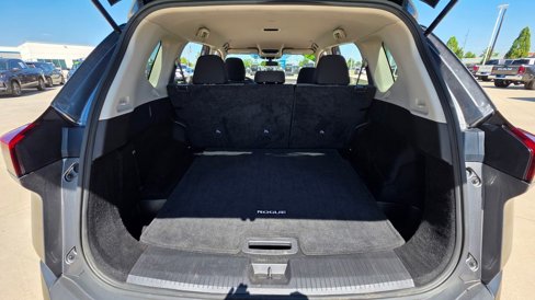 Used 2023 Nissan Rogue SV image 18
