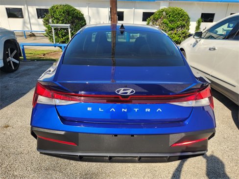 Used 2024 Hyundai Elantra SEL image 4