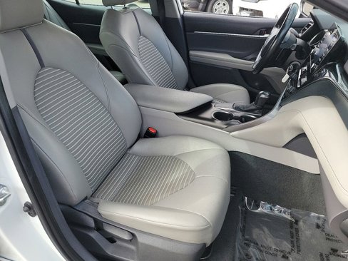 Used 2021 Toyota Camry SE image 16