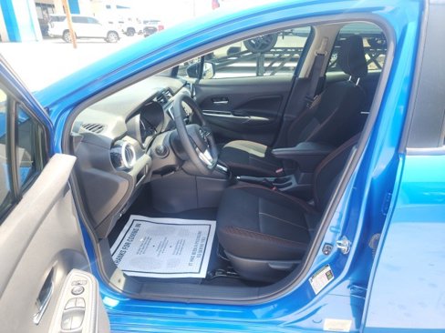 Used 2022 Nissan Versa SR image 17