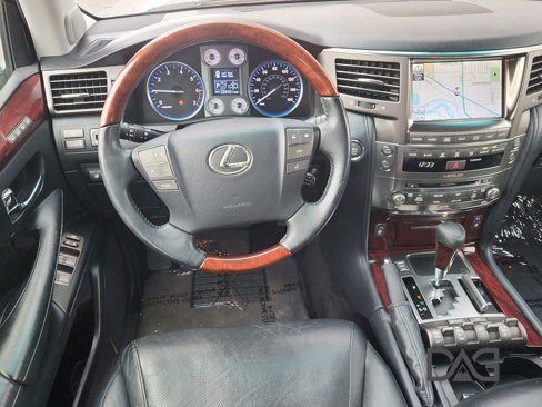 Used 2011 Lexus LX 570 4WD w/ Luxury Pkg image 18