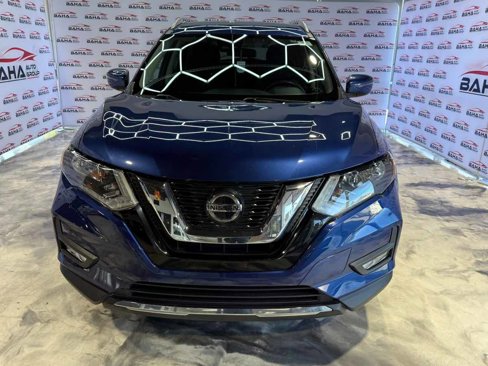 Used 2019 Nissan Rogue SV image 2
