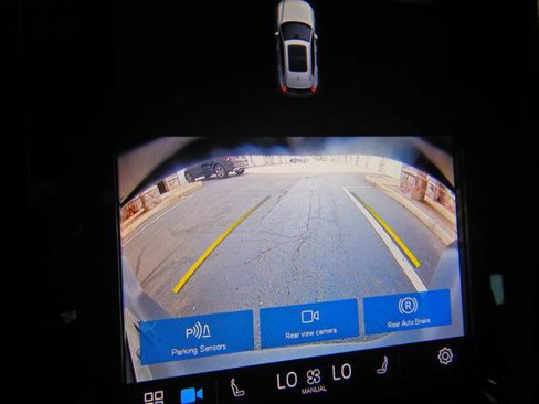 Used 2025 Volvo XC40 B5 Core image 19