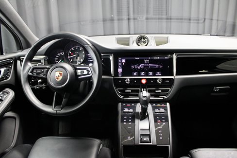 Certified 2024 Porsche Macan image 20