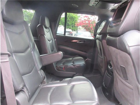 Used 2017 Cadillac Escalade Platinum image 24