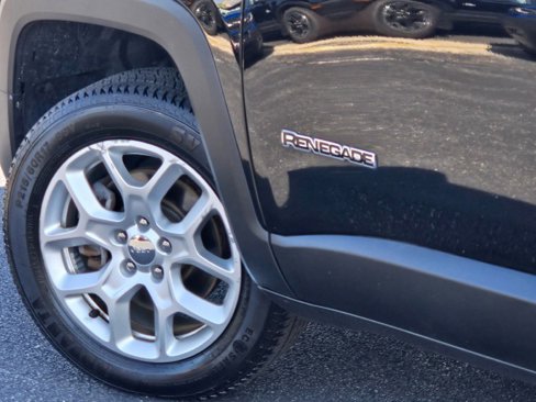 Used 2018 Jeep Renegade Latitude image 13
