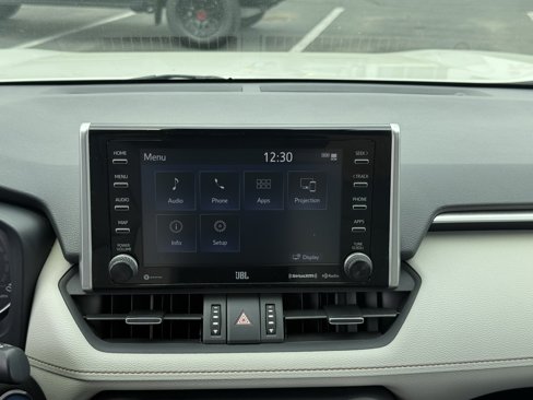 Used 2021 Toyota RAV4 XLE Premium image 32