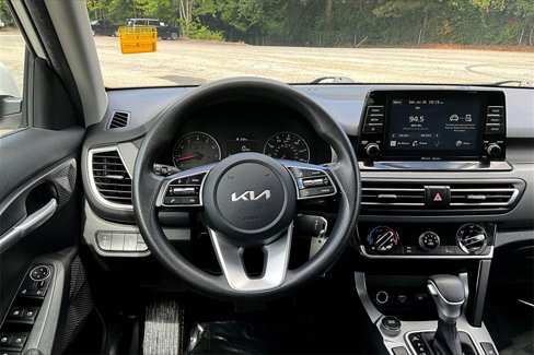 Used 2022 Kia Seltos LX image 8