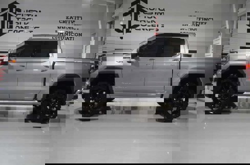 Used 2025 GMC Sierra 1500 SLT image 4