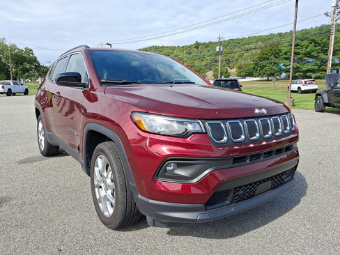Used 2022 Jeep Compass Latitude image 2