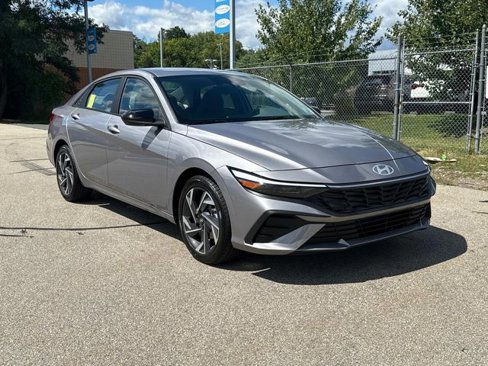 New 2025 Hyundai Elantra Sport image 3