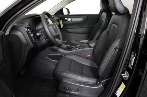 Used 2025 Volvo XC40 B5 Core w/ Protection Package Premier image 5