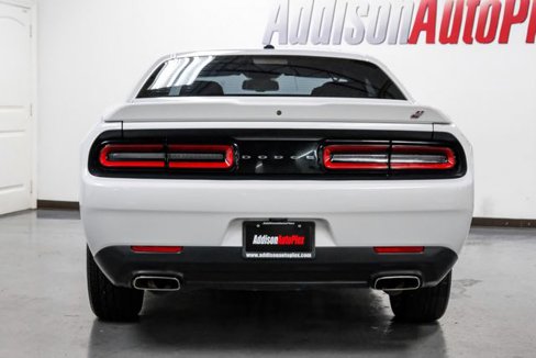 Used 2019 Dodge Challenger SXT image 8