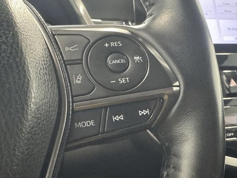 Used 2021 Toyota Camry SE w/ Cold Weather Package image 17