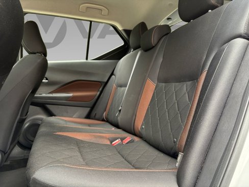 Used 2020 Nissan Kicks SR image 4