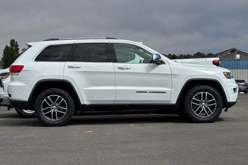 Used 2018 Jeep Grand Cherokee Limited image 3