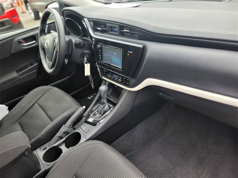 Used 2017 Toyota Corolla iM image 19