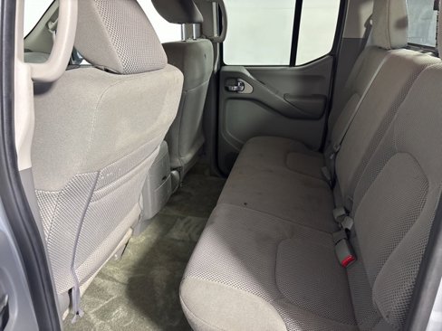Used 2016 Nissan Frontier SV image 18