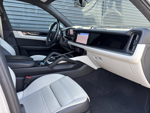 Certified 2025 Porsche Cayenne GTS image 20
