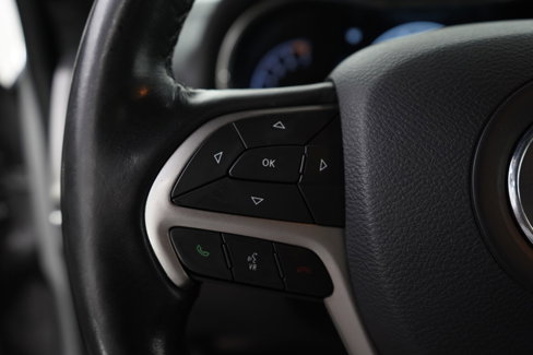 Used 2020 Jeep Grand Cherokee Limited w/ Luxury Group II image 19