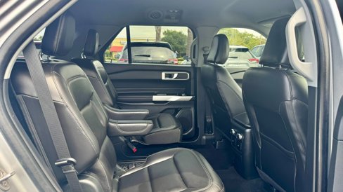 Certified 2022 Ford Explorer XLT w/ Equipment Group 202A image 7