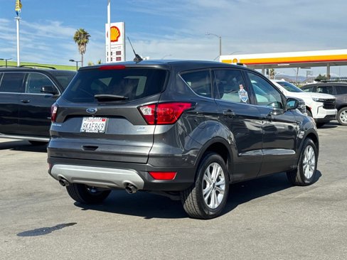 Used 2019 Ford Escape SE image 5