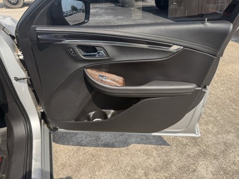 Used 2015 Chevrolet Impala LT w/ Convenience Package image 20