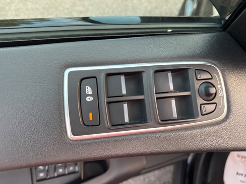 Used 2020 Jaguar F-PACE S image 12