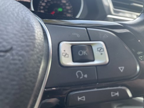 Used 2018 Volkswagen Tiguan SE w/ Panoramic Sunroof Package image 13