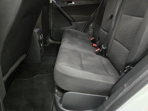 Used 2015 Volkswagen Tiguan S image 8