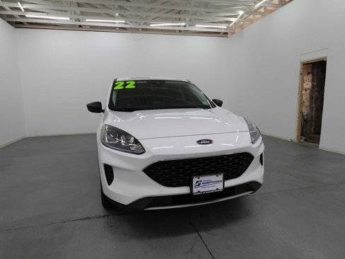 Used 2022 Ford Escape SE image 3
