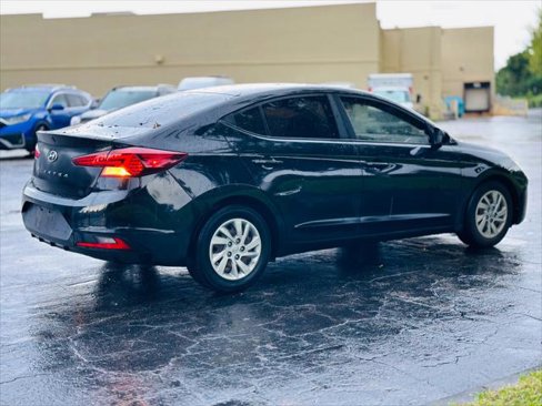 Used 2019 Hyundai Elantra SE image 8