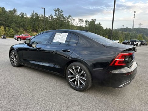 Used 2022 Volvo S60 B5 Momentum image 7