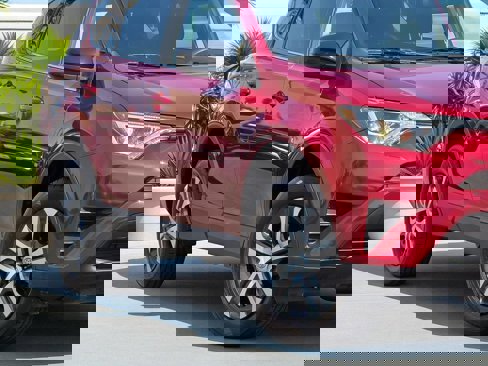 Used 2018 Toyota RAV4 LE image 3