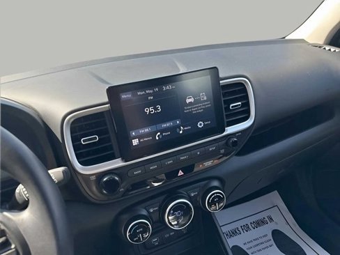 Used 2023 Hyundai Venue SEL image 9
