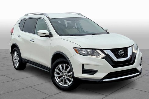 Used 2018 Nissan Rogue SV image 2