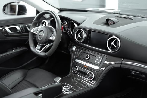 Used 2020 Mercedes-Benz SL 550 image 3