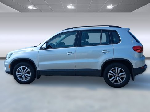 Used 2017 Volkswagen Tiguan S image 2