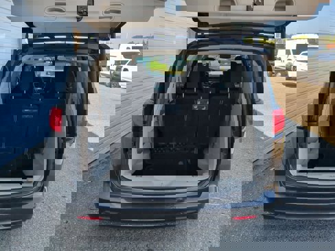 Used 2017 Chrysler Pacifica Touring w/ Tire & Wheel Group image 33