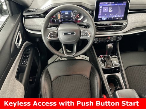 Used 2024 Jeep Compass Latitude image 7