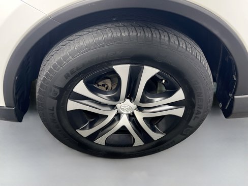 Used 2018 Toyota RAV4 LE image 13