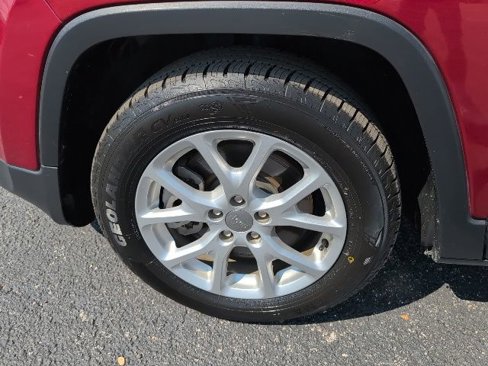 Used 2017 Jeep Cherokee Latitude w/ Comfort & Sound Group image 3