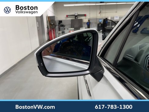 Used 2022 Volkswagen Tiguan SE w/ Panoramic Sunroof Package image 8