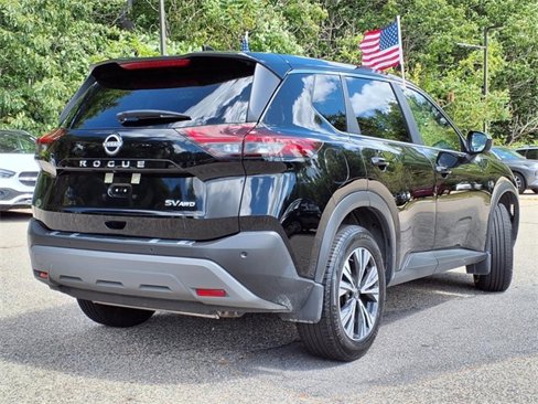 Used 2023 Nissan Rogue SV image 3