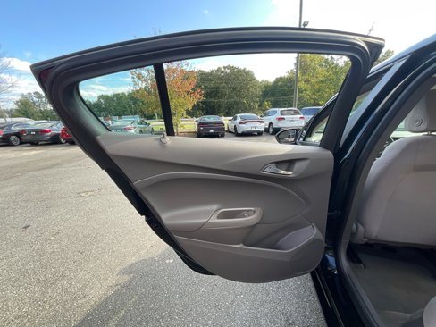 Used 2018 Chevrolet Cruze LS image 37