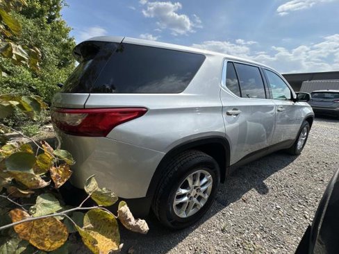 Used 2021 Chevrolet Traverse LS image 4