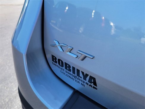 Used 2022 Ford Explorer XLT image 12